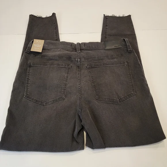 Madewell Mid-Rise Skinny Jean Black Sea Distressed Size 31 NWT! Style H2230 - Picture 3 of 16
